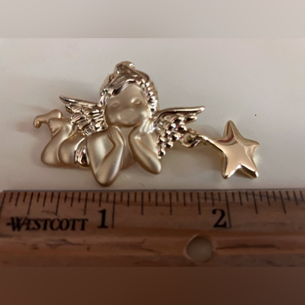 American Jewelry Chain AJC Pin Brooch Satin Goldtone Cherub Angel Star Charm